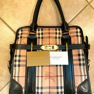 Authentic Burberry arm/shoulder bag w/ option to convert into crossbody